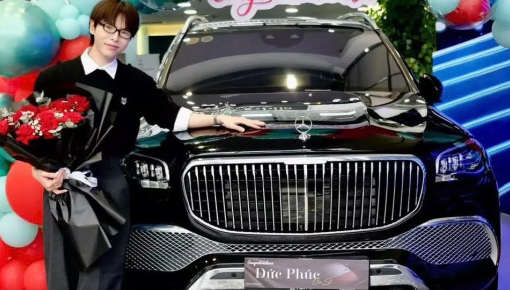 Ca sĩ Đức Phúc tậu xe sang Mercedes-Maybach GLS 480 4Matic trong ngày Lễ tình nhân