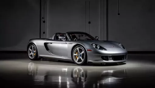 Dù nằm im trong nhiều năm qua, chiếc Porsche Carrera GT 2005 vẫn khiến chủ xe tốn 2,3 tỷ đồng tiền bảo dưỡng