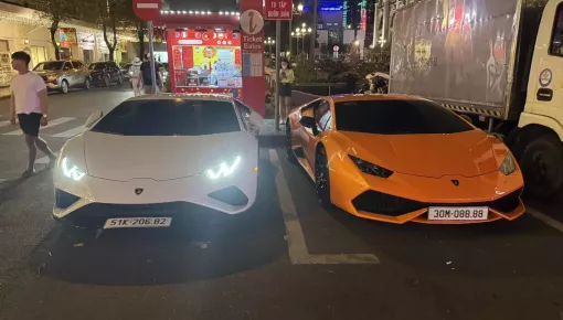 Cặp đôi siêu xe Lamborghini Huracan đẹp mắt của những người chơi xe Tp.HCM