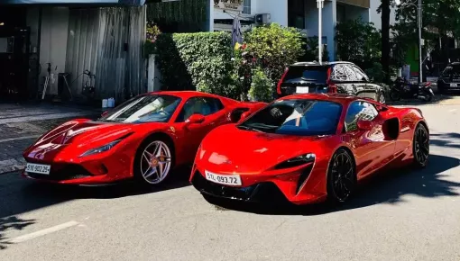 Cặp siêu xe đẹp mắt xuất hiện tại quận 7: Ferrari F8 Spider đã ở đây hơn 2 năm