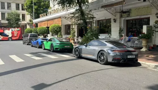 Dàn xe thể thao và siêu xe tụ tập ở Tp.HCM