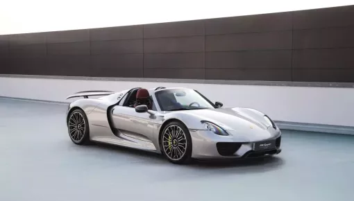 Cận cảnh Porsche 918 Spyder của tỷ phú USD ở Việt Nam