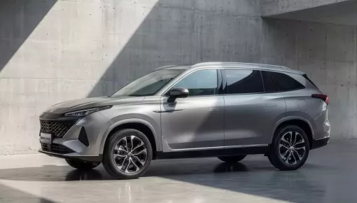 MG trình làng mẫu SUV 7 chỗ tiết kiệm xăng với giá bán khiến Volkswagen phải dè chừng