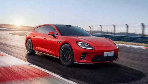 Sau Range Rover, đến lượt Porsche Taycan trở thành khuôn mẫu để "đúc" ô tô điện Trung Quốc