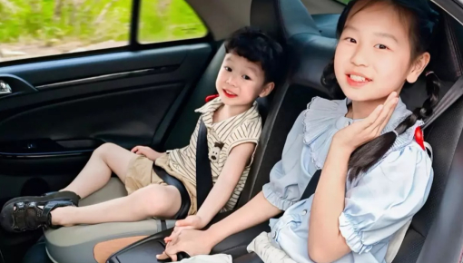 Trẻ bao nhiêu tuổi thì không cần dùng ghế an toàn trên ô tô nữa?