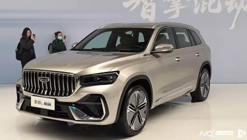 Geely Monjaro i-HEV ra mắt, chỉ tiêu thụ 4,75 lít xăng/100 km, rộng cửa về Việt Nam