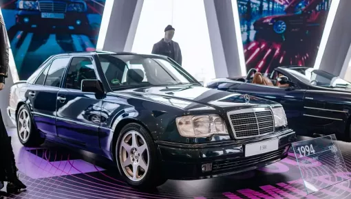 Mục sở thị mẫu sedan "đỉnh cao" của Mercedes-Benz nhưng do Porsche lắp ráp, số ODO mới hơn 400 km