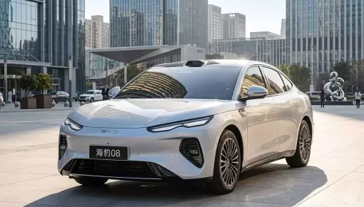 Ra mắt BYD Seal 08 - sedan cỡ lớn có thể chạy tới 300 km mà không ngốn xăng