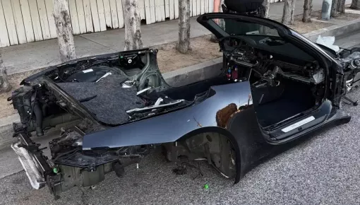 Chiếc Porsche 911 bị kẻ trộm "lột trần” đến mức người qua đường tưởng nhầm là xe Mazda