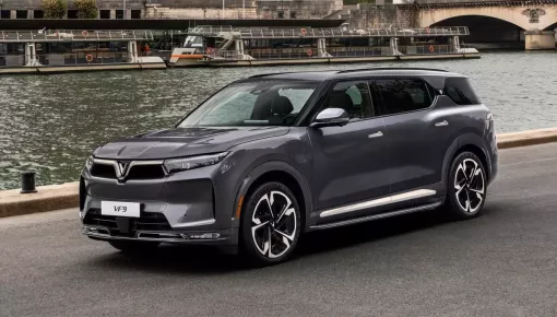 Chủ tịch Vingroup úp mở việc VinFast sẽ sản xuất thêm xe hybrid