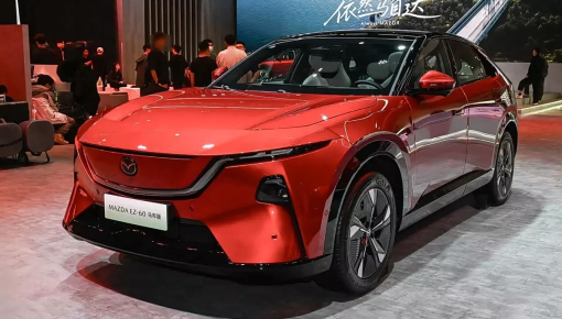 Ra mắt Mazda CX-6e phiên bản Năm Ngựa với những thay "đổi đếm trên đầu ngón tay"