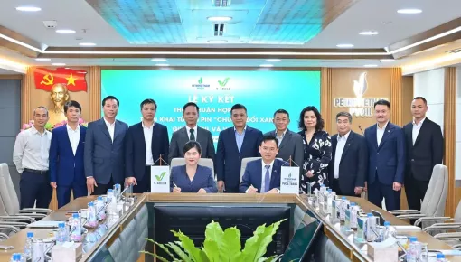 V-Green lắp 3.000 tủ đổi pin xe máy điện VinFast tại các cây xăng PVOIL