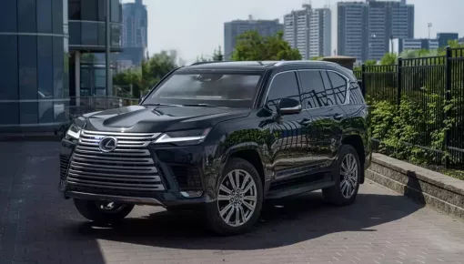 Cận cảnh phiên bản bọc thép chống đạn của Lexus LX 700 với cửa thoát hiểm trên nóc