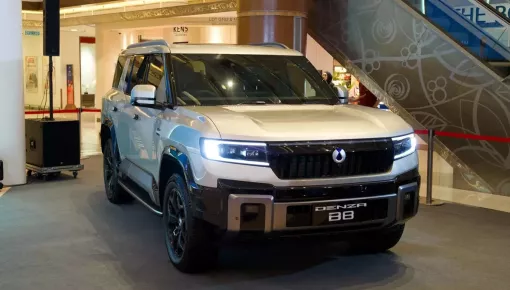 BYD Denza B8 được bán tại Đông Nam Á, kích thước lớn hơn Toyota Land Cruiser, chạy 115 km không tốn xăng