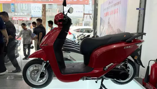 Xe máy điện Dat Bike ERA ra mắt Việt Nam với công nghệ sạc tích hợp, cốp 50 lít, giá từ 30 triệu đồng