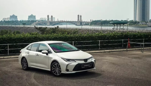 Doanh số sedan hạng C tháng 4/2026: Sụt giảm toàn phân khúc, Toyota Corolla Altis bán đúng 1 chiếc