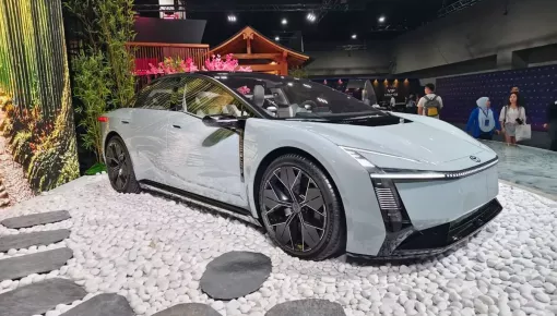 Sedan hạng C với thiết kế táo bạo Toyota Corolla Concept đặt chân đến Đông Nam Á