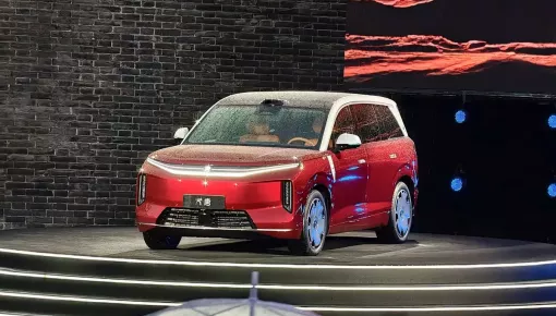 SUV cỡ lớn BYD Datang chính thức được bán ra thị trường, có thể chạy 950 km và sạc nhanh như chớp