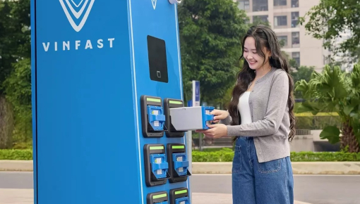 V-Green hợp tác với EVNHANOI để triển khai 10.000 tủ đổi pin xe máy điện