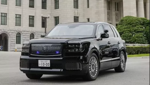 Thủ tướng Nhật Bản chuyển sang sử dụng xe công vụ mới, đó là SUV siêu sang Toyota Century