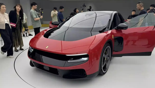 Dù bị cư dân mạng chê tơi tả nhưng Ferrari Luce vẫn cháy hàng ngay lập tức tại thị trường sát cạnh Việt Nam