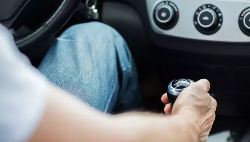 Lái xe số sàn sẽ kích hoạt một vùng não mà xe số tự động gần như “để ngủ quên”