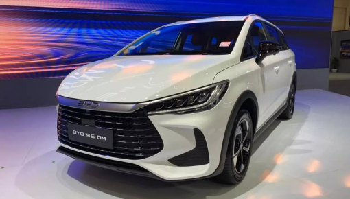 Cận cảnh BYD M6 phiên bản hybrid sạc điện mới, chạy 110 km không tốn 1 giọt xăng