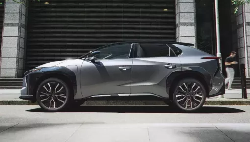 Khách hàng mua mẫu SUV điện này của Toyota được hưởng mức trợ cấp bằng nửa giá xe