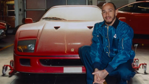 Tay đua Lewis Hamilton tậu chiếc Ferrari mơ ước từ bé sau khi bán toàn bộ bộ sưu tập siêu xe