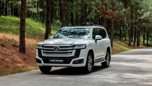 Toyota Land Cruiser 300 Series phiên bản hybrid chính thức ra mắt Việt Nam, giá từ 4,71 tỷ đồng