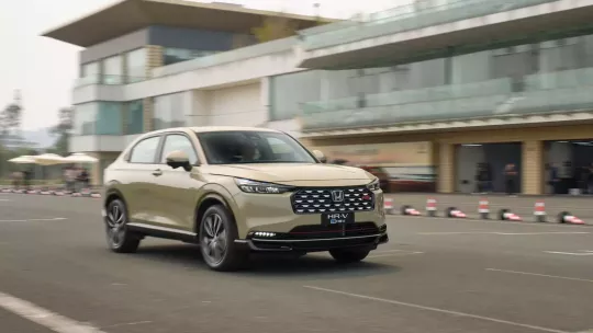 Đánh giá Honda HR-V e:HEV RS 2025: mượt hơn, bốc hơn nhưng có điểm gây đáng tiếc