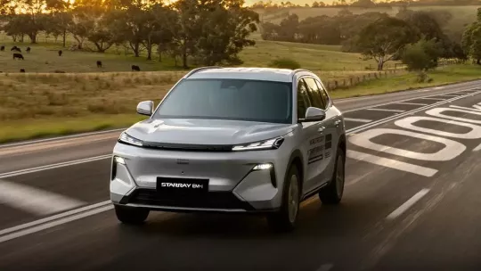 Geely EX5 EM-i sẽ bán ở Việt Nam vào năm sau lập kỷ lục khi chỉ "ăn" 3,83 lít xăng/100 km