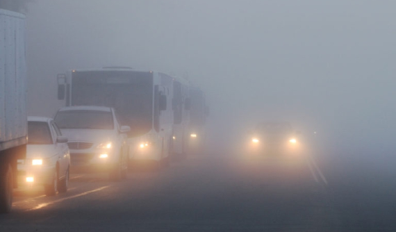 5 lời khuyên giúp lái xe an toàn hơn trong điều kiện sương mù, mưa phùn đầu năm