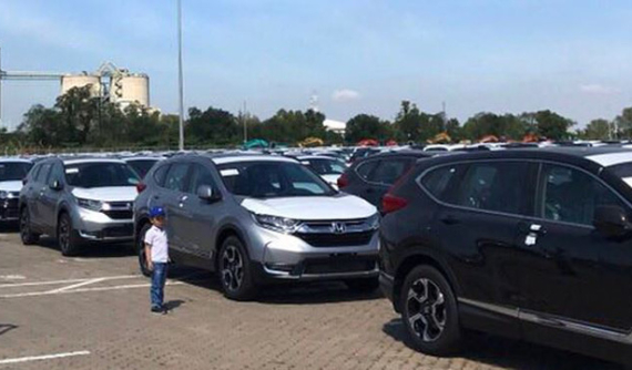 Lô xe Honda CR-V 2018 cập cảng Việt Nam để kịp giao cho khách trước Tết