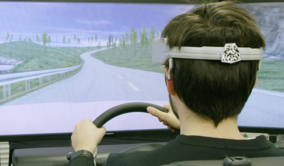 Nissan phát triển công nghệ lái xe bằng "đầu"