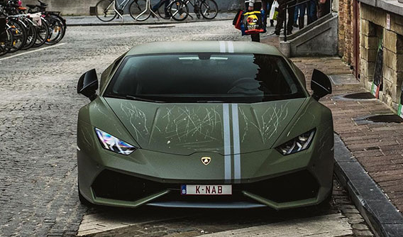 Siêu xe gần 15 tỷ Đồng Lamborghini Huracan Avio bị cào xước sơn khi đỗ bên đường
