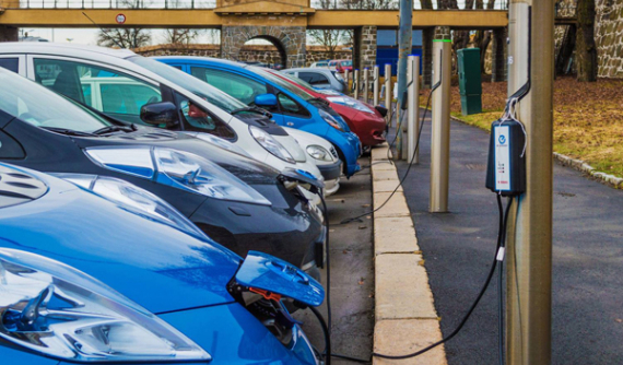 Na Uy dẫn đầu thế giới về tỉ lệ doanh số xe điện