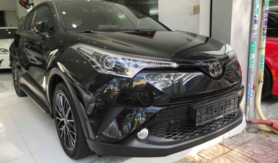 Crossover cỡ nhỏ Toyota C-HR xuất hiện tại Sài thành, giá bán 1,77 tỷ Đồng