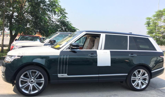 Màu sơn độc trên chiếc Range Rover SVAutobiography mới cập bến Việt Nam đã có giá nửa tỷ Đồng