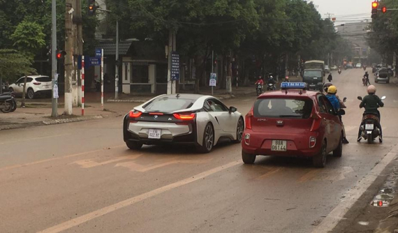 Xe thể thao hàng hot BMW i8 đầu tiên xuất hiện ở Vĩnh Phúc