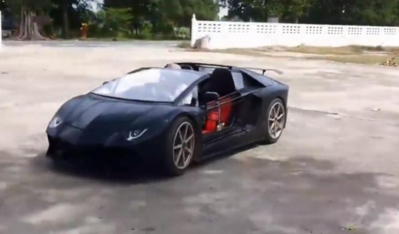 Cộng đồng mạng xôn xao với video siêu xe Lamborghini Aventador mui trần "nhái" của tay chơi Thái Lan