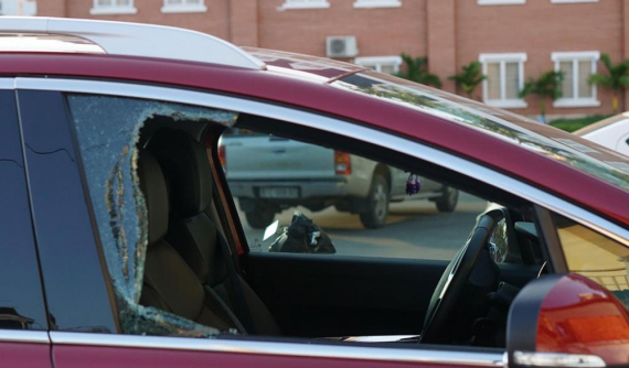 Điều tra nhiều vụ đập kính xe hơi để trộm cắp