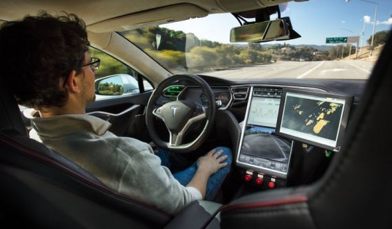 Nguy cơ sáp nhập các hãng xe hơi truyền thống trước sức ép của tập đoàn công nghệ