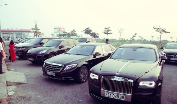 Chiêm ngưỡng cặp đôi xe siêu sang biển "tứ quý" tại Tuyên Quang