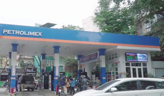 Cây xăng lớn tại Hà Nội bị tố gian lận xăng