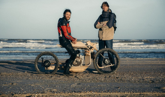 Diện kiến chiếc mô tô bằng gỗ đầu tiên trên thế giới chạy bằng dầu tảo