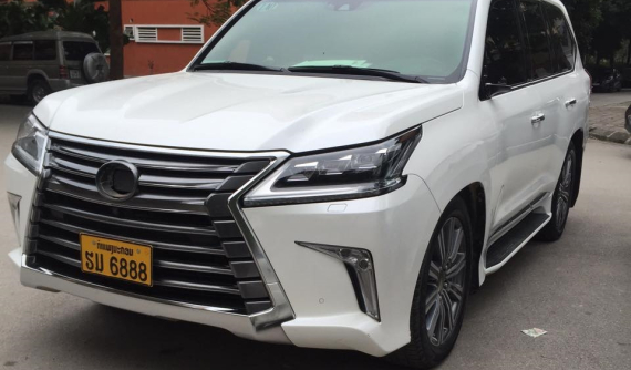 Hà Nội: Lexus LX570 biển Lào bị kẻ gian "vặt" sạch logo và cặp gương