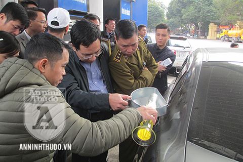 Vụ bình xăng 70 lít đổ được gần 80 lít: Cây xăng được "giải oan"