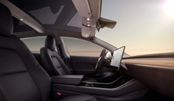 Khách mua Model 3 tố cáo hãng Tesla "treo đầu dê, bán thịt chó"