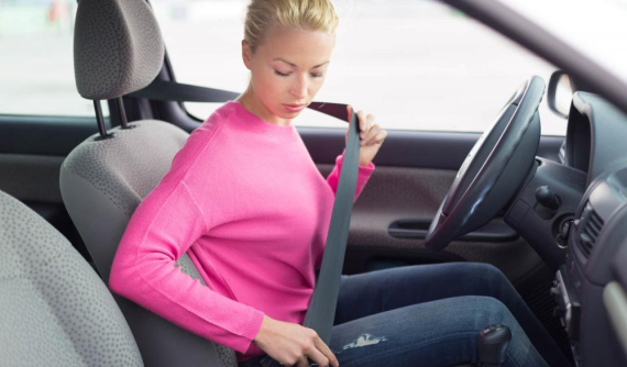 Lái xe hơi an toàn với tư thế chuẩn chỉ trong 8 bước